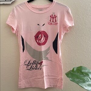 Pink LiL Wayne Wanna Lick the Rapper T-Shirt Size Large, Fits like a S/M